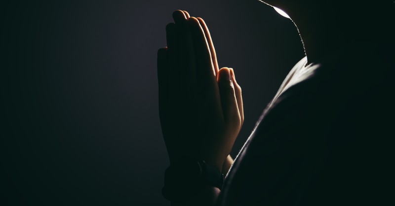 praying hands, how to spot false prophets